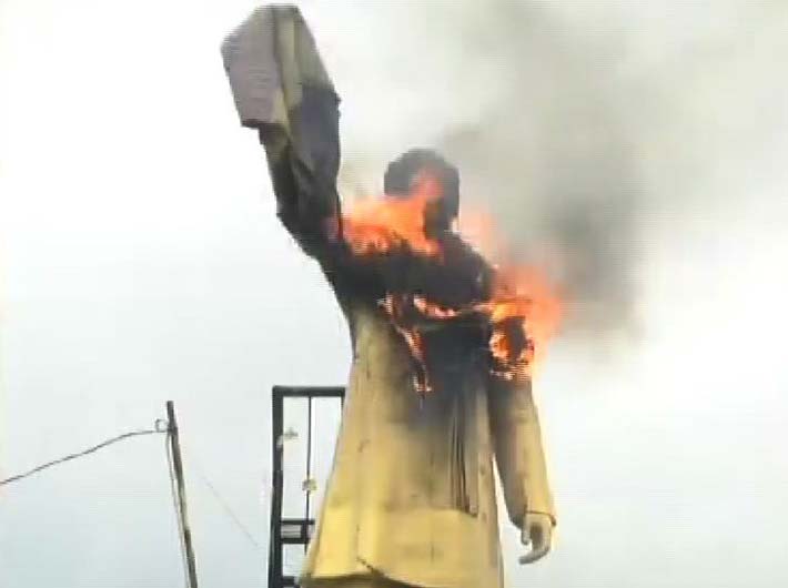 Telangana statehood effect: A Rajiv Gandhi statue in flame at Anantapur, Andhra Pradesh, on Saturday, August 3.