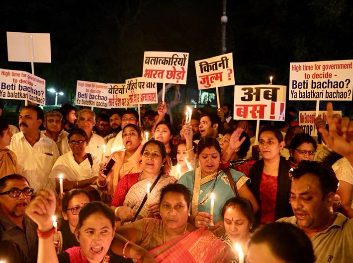 Candlelight vigil at India Gate over Kathua, Unnao rape cases (Photo: Twitter/Congress)