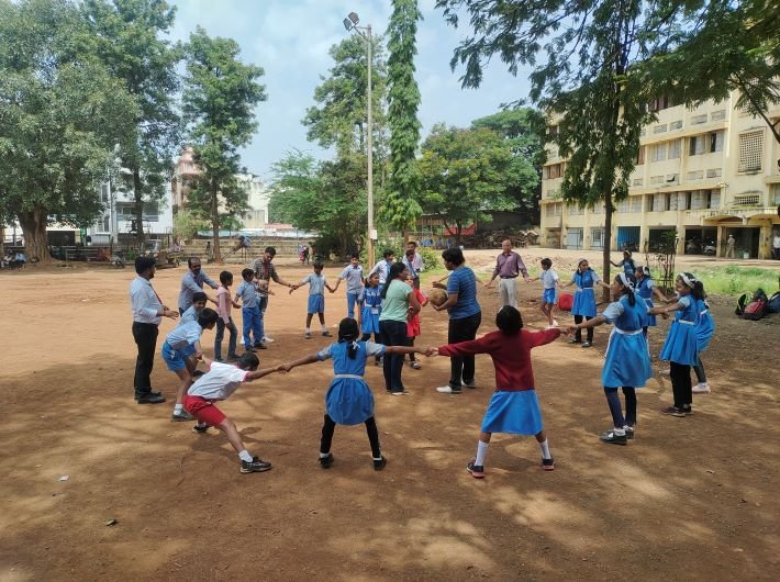  Over 100 school children from different age groups (6th and 7th grade) enjoyed various games at a Sports Day event at the Shivaji Maharaj PCMC School, Bhosari, Pune, conducted by Teach for India and sponsored by Fujitsu.