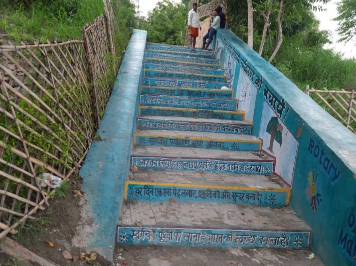 Environmental messages on the steps leading down to the Yamuna river, in Delhi (Photo: Governance Now)