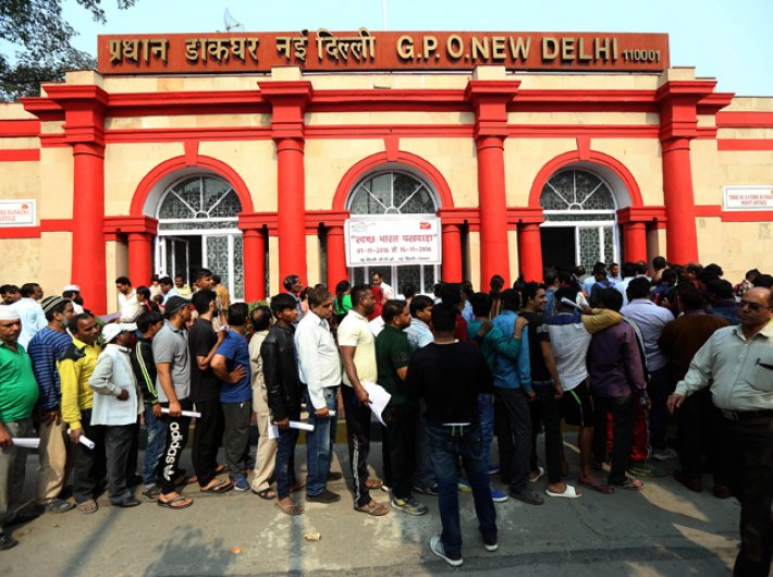 People queue outside a post office to exchange Rs 500 and Rs 1,000 notes