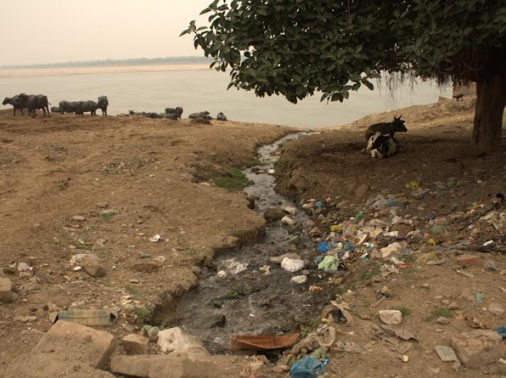 Unplanned sewage entering river Ganga in Varanasi