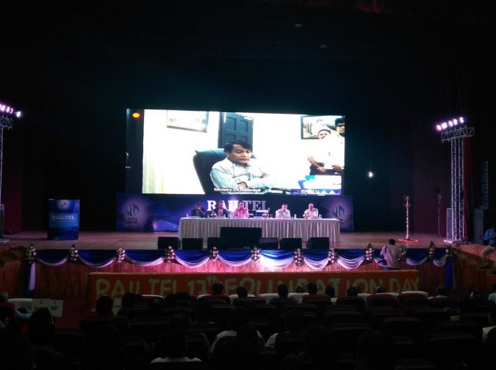 Suresh Prabhu tele-conferences in Delhi as RailTel, Google unveils free wi-fi service at CST Mumbai