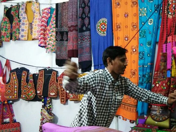 Demonetisation hits handicraft business in Rann Utsav 
