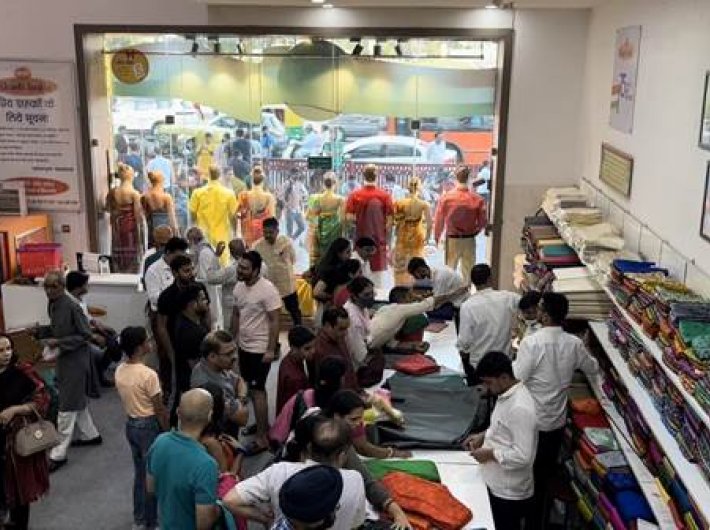 At the CP outlet of Khadi India on Gandhi Jayanti this year (Image: PIB)