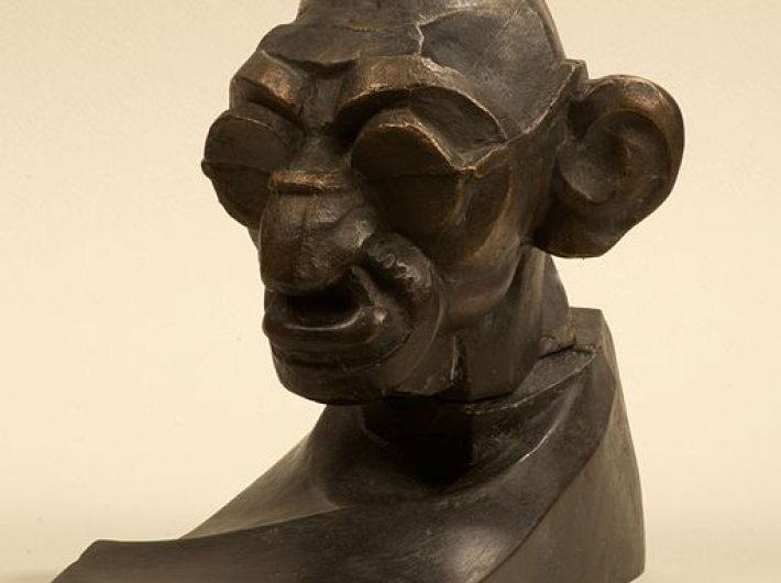 A bust of Gandhiji, designed in 1932 by Józef Gosławski, casting made in bronze in 2007 (Image courtesy: WikiMedia/CreativeCommons)