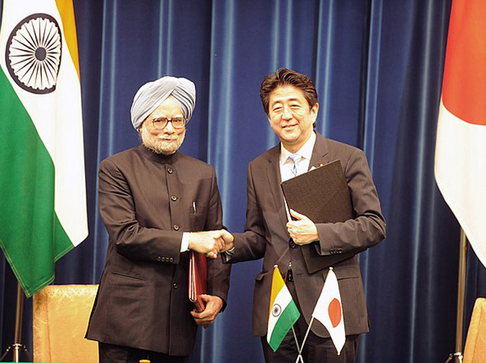 Dr. Manmohan Singh and Shinzo Abe in Tokyo, on May 29, 2013. (Photo: PIB)