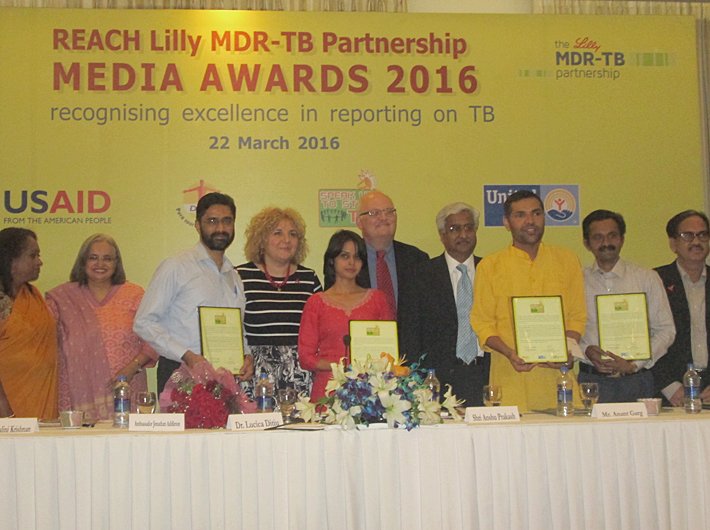 Sonal Matharu receives the award