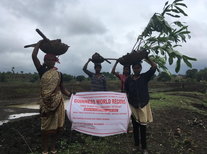 Umarwada village women participate in sapling plantation drive (Photo: Archana Mishra)