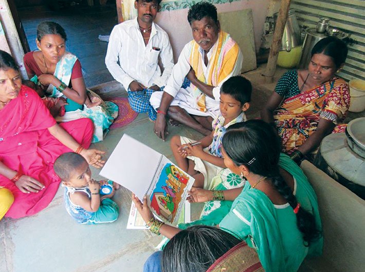 Household counselling about sanitation and the inter-generational cycle of malnutrition in a village in Devadurga block of Raichur district, Karnataka (Photo: Karnataka Nutrition Mission)