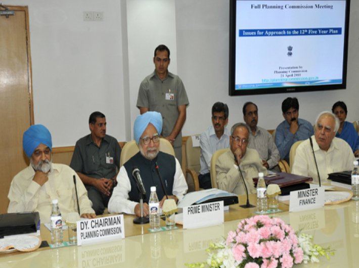 Those were the days: Then prime minister Manmohan Singh presiding over the full planning commission meeting in April 2011.