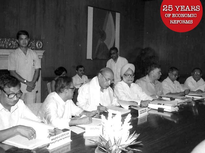 Prime minister PV Narasimha Rao  presiding over the planning commission meeting in 1991