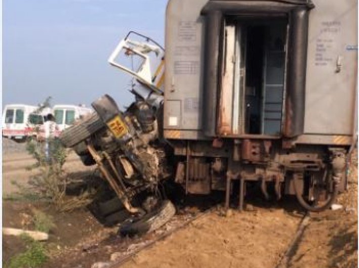 Ten coaches of New Delhi-bound Kaifiyat Express derailed after it collided with a dumper near Auraiya district in Uttar Pradesh. (Photo: Twitter/@RailMinIndia)