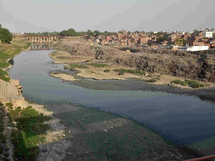 Polluted Varuna river in Varanasi