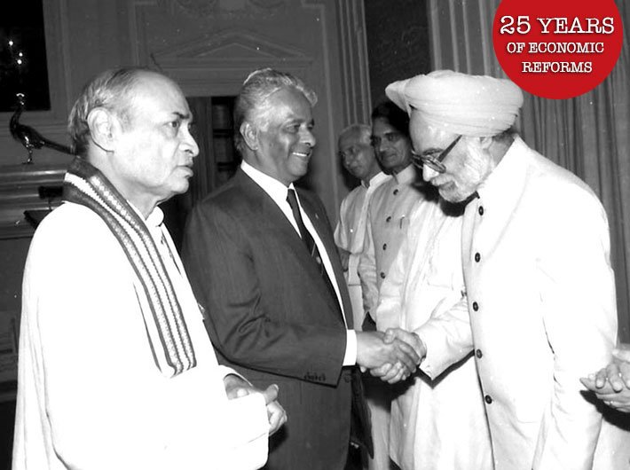 Mauritius PM Anerood Jugnauth greeting finance minister Dr Manmohan Singh at the dinner hosted by PM PV Narasimha in New Delhi on July 24, 1991