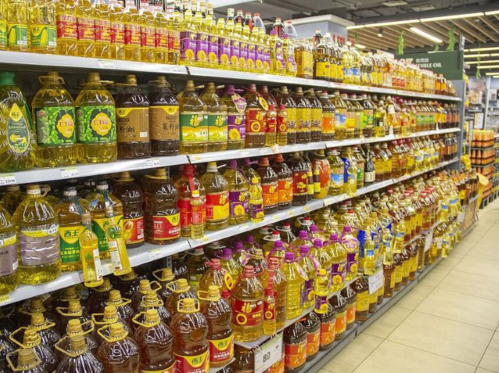 (Photo: Courtesy https://commons.wikimedia.org/wiki/File:Cooking_oils_on_a_shelf_02.jpg) (Photo: Courtesy https://commons.wikimedia.org/wiki/File:Cooking_oils_on_a_shelf_02.jpg)
